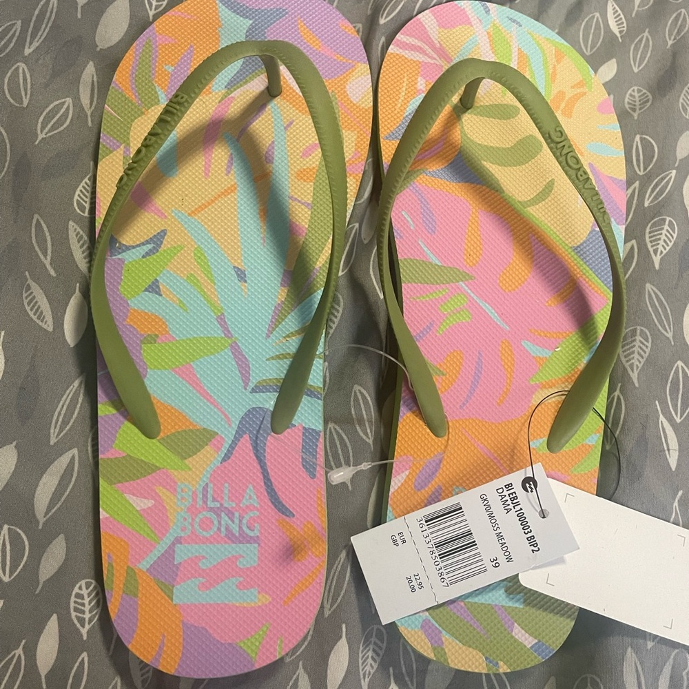 NWT Billabong Moss Meadow Flip Flops!